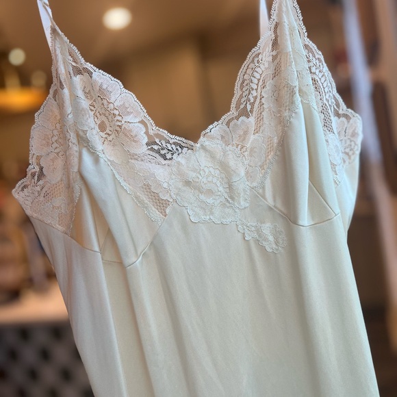 Lace Trim Cream Chemise - Picture 7 of 11
